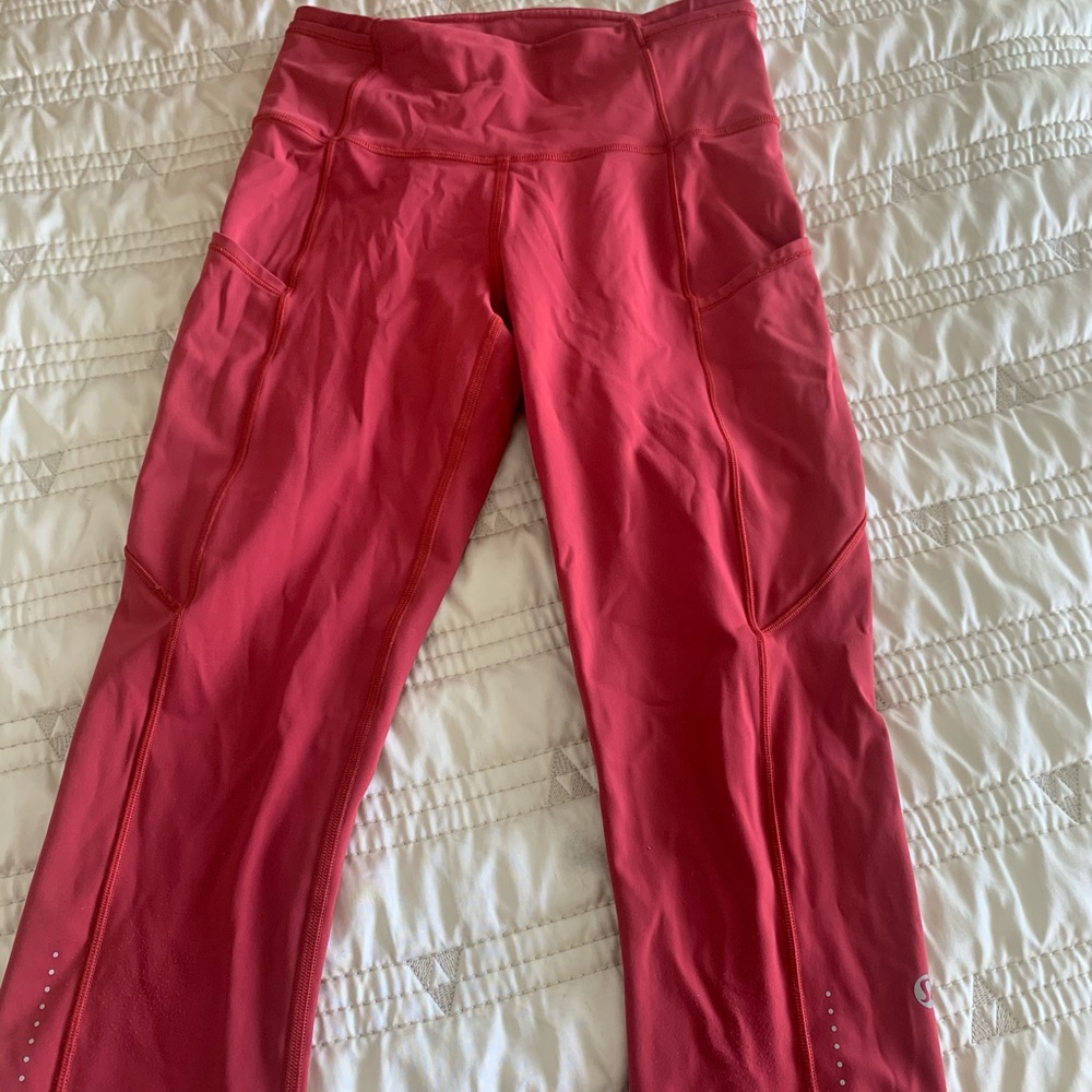 Lululemon cropped red leggings with pockets size 4